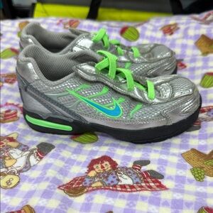 Nike Kids Silver and Neon Green Sneakers
